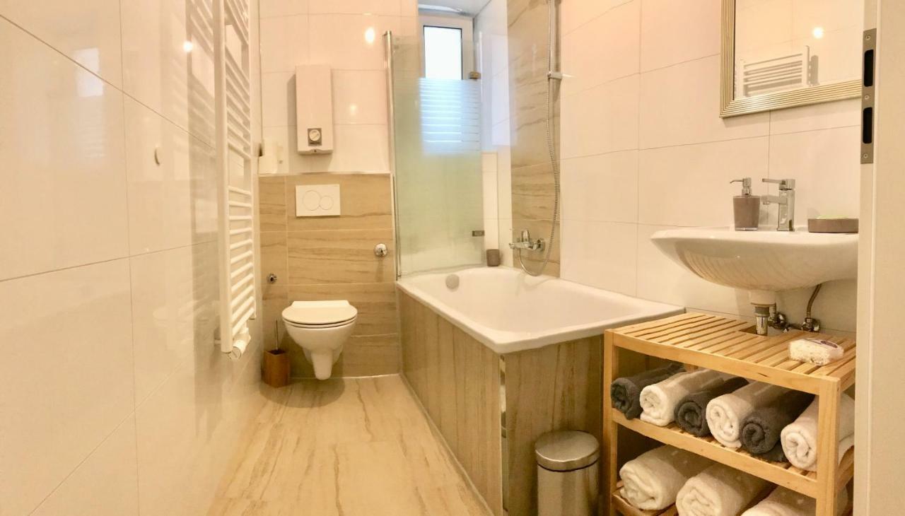 Apartments - Free Parking - Wifi - Kitchen เอสเซน ภายนอก รูปภาพ